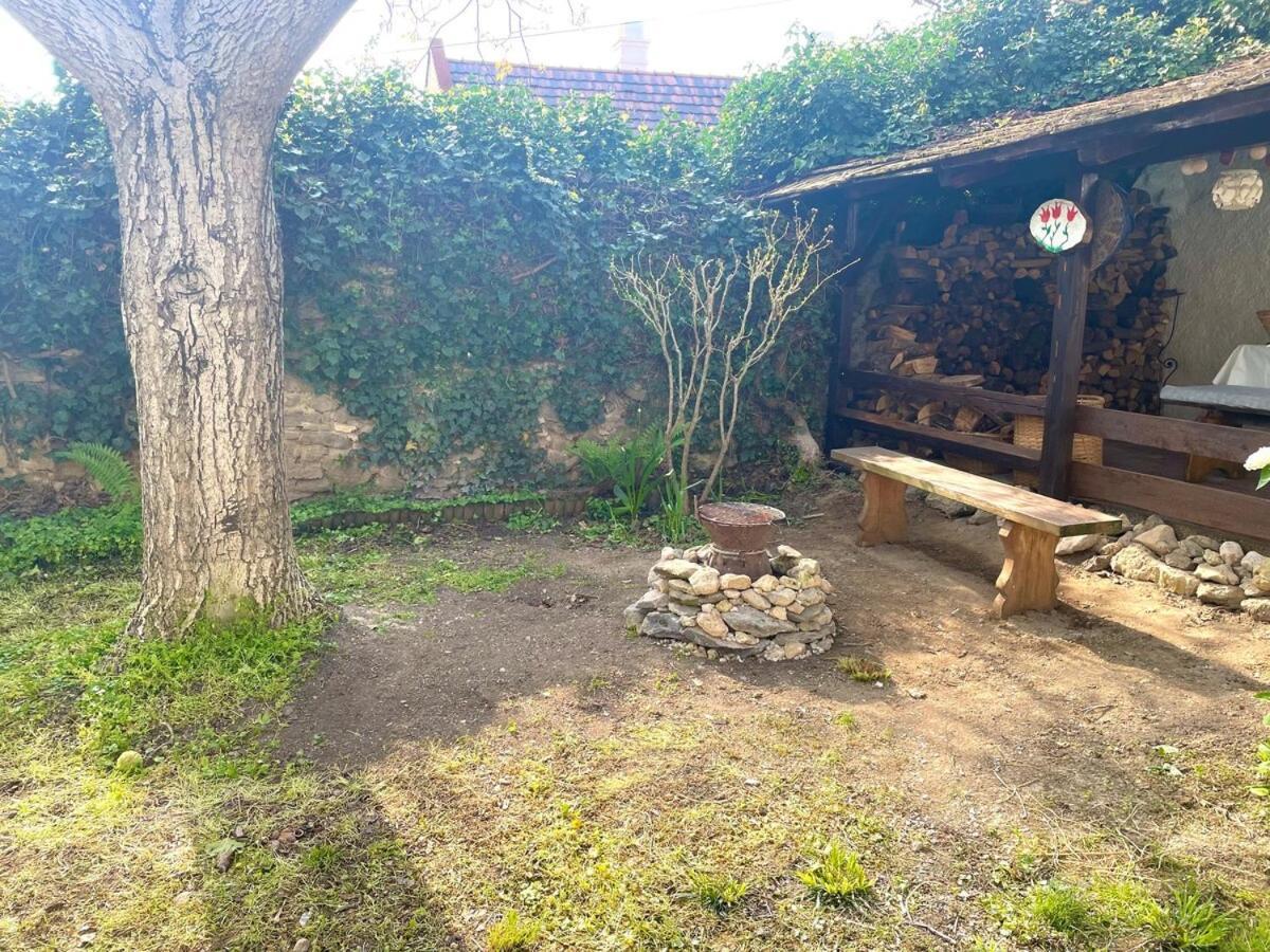 Nyaraló Tulipanos Lada Vendeghaz